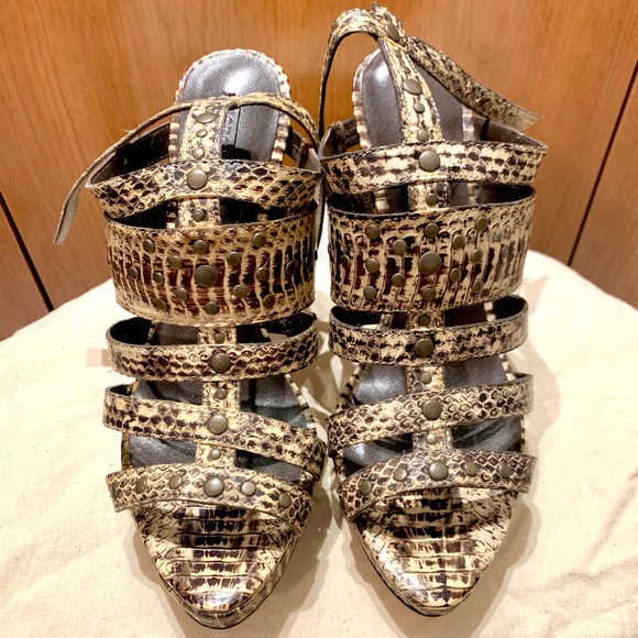 BCBG heels - Picture 2 of 4